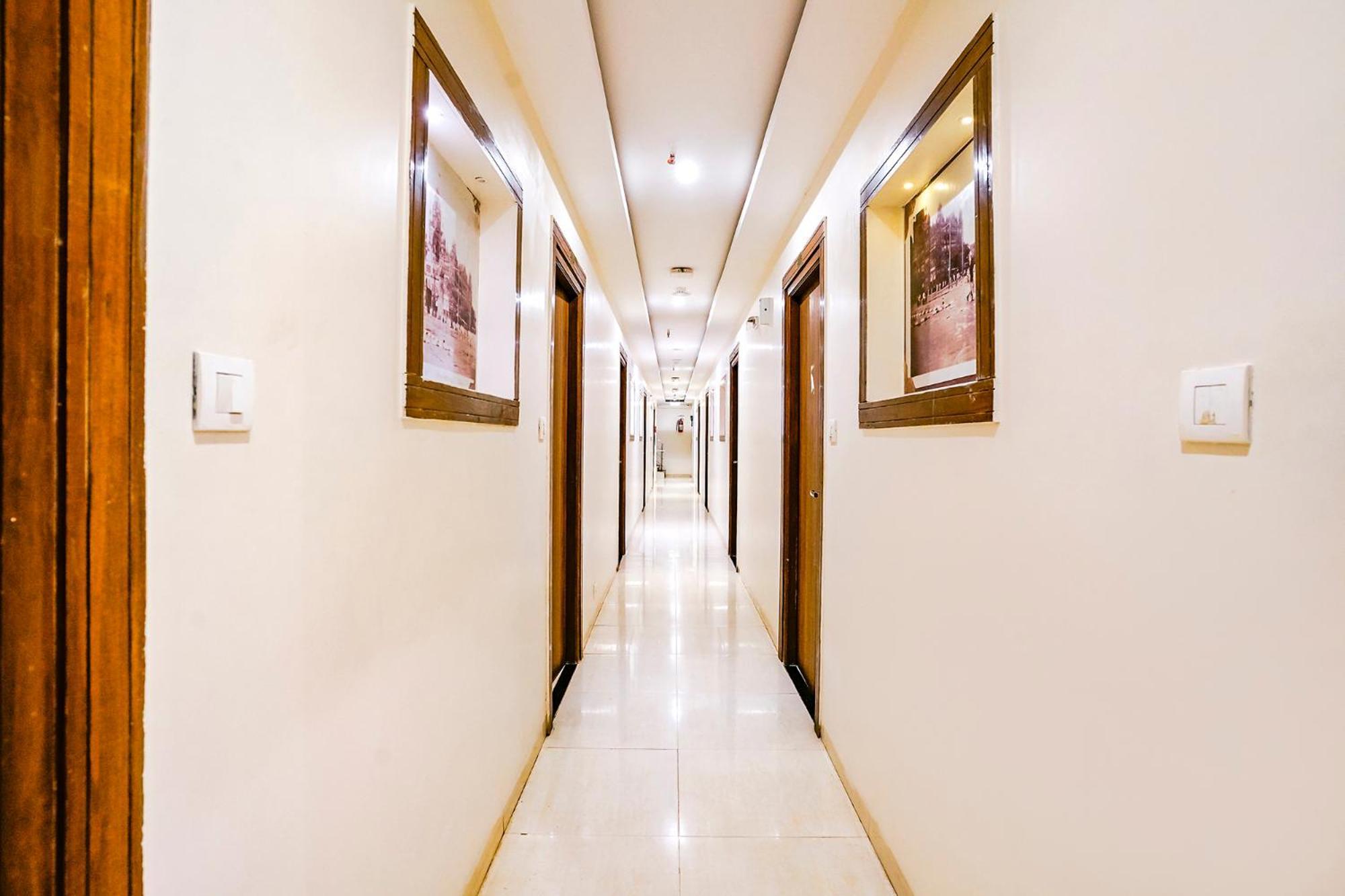 Fabhotel Amber Palace - Nr Fort & Csmt Station - Mumbai, Mumbai
